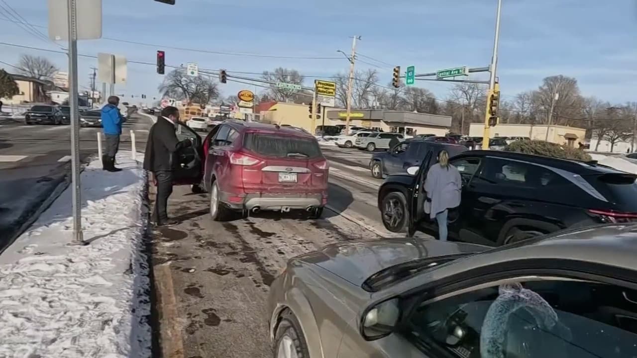 Aumentan denuncias por detenciones al grabar operativos federales de ICE