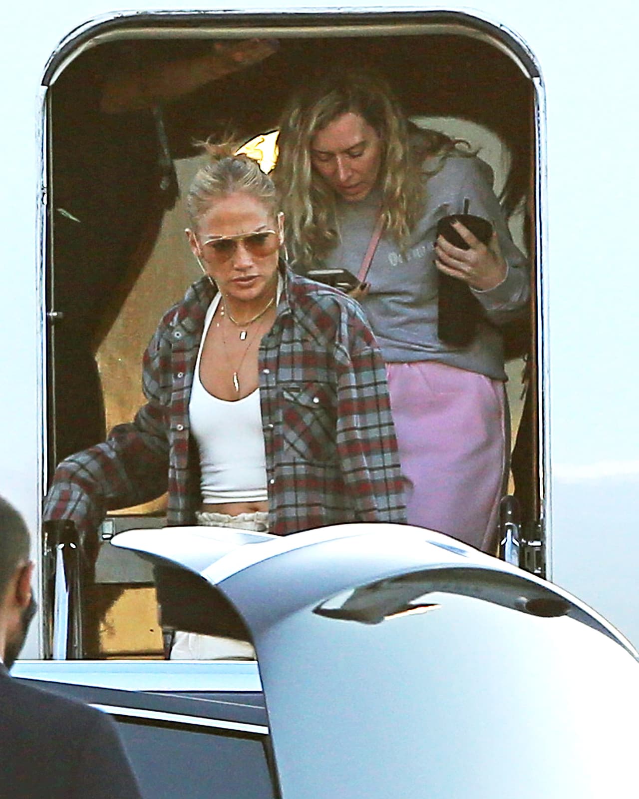 Hace unos meses 
<b><a href="https://www.univision.com/famosos/ben-affleck-visita-jlo-casa-exprometida" target="_blank">se reportaron varias visitas de Affleck a la casa de JLo</a>.</b> Además, la famosa pareja viajó a Montana y hace seis días se dieron a conocer
<b> <a href="https://www.univision.com/famosos/jennifer-lopez-y-ben-affleck-abrazados-los-angeles-fotos" target="_blank">fotografías en las que los actores se dejaron ver abrazados y cariñosos en Los Ángeles</a>. </b>