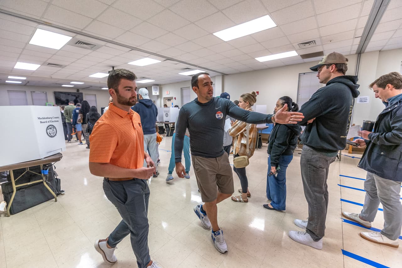Aunque algunos centros abrieron con un pequeño retraso, todos los votantes pudieron ejercer su derecho al voto.