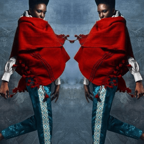 Tejer no es sólo reproducir hermosos diseños, es hablar a través de símbolos llenos de significados. En pocas palabras, es una manera de mirar al mundo, así que cuando los usuarios visitan el sitio de Silvia Suárez no sólo tienen la ventaja de elegir un diseño del catálogo, sino también la garantía de adquirir una prenda única no sólo en medida y colores especiales, sino también en diseño.