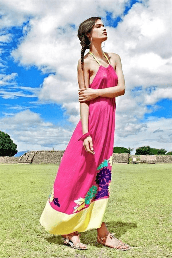 Un camino que poco a poco fue descubriendo. Primero comenzó con el diseño de bolsas hasta que logró la combinación entre el estilo tradicional y el diseño moderno.