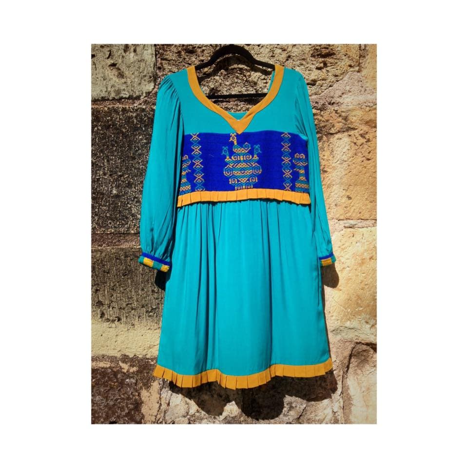 A Silvia le apasiona experimentar en los tejidos. Fusionar los procesos de producción artesanal frente a las necesidades del mercado y hacer una mezcla rentable equitativa “para todos”, un logro que está haciendo que el mundo de la moda voltee a ver lo que se hace en Oaxaca.