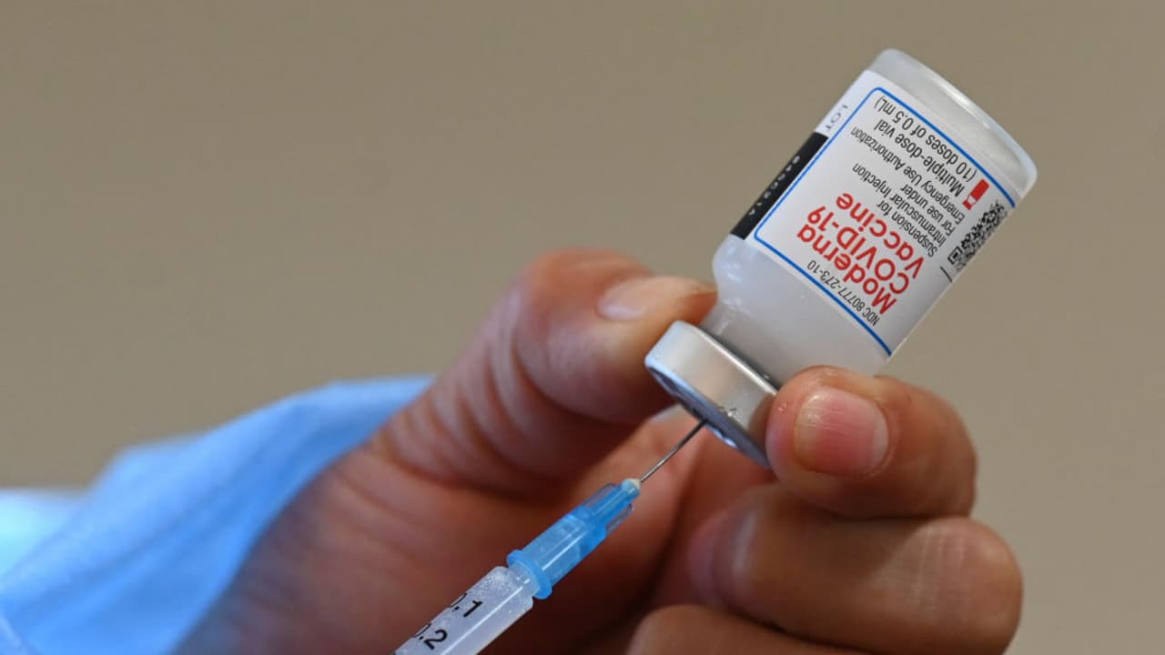 Coronavirus: Todo lo que debes saber sobre las vacunas de refuerzo de Moderna y Johnson & Johnson