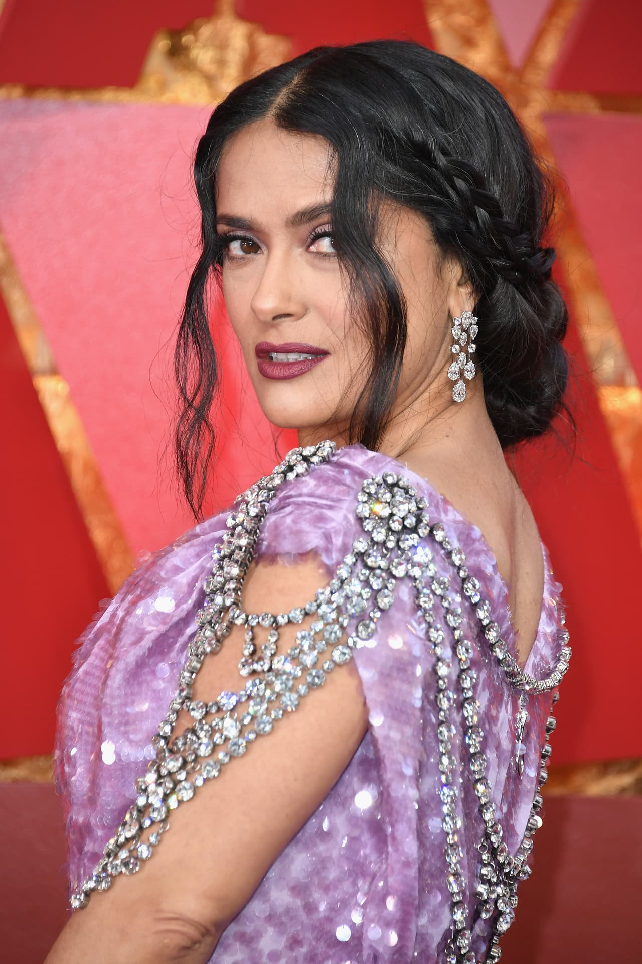 <b>Salma Hayek</b> sufre de ofidiofobia, es el miedo a las serpientes y durante la grabación de ‘Son como niños’, la actriz se subió encima de un compañero, cuando supo que había una en el set.
<br>
<br>
