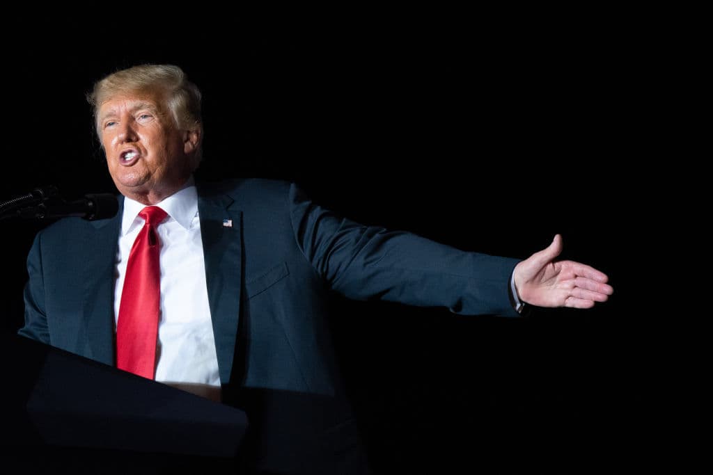 Trump le cuelga el teléfono a NPR durante una entrevista y evita hablar del asalto al Capitolio