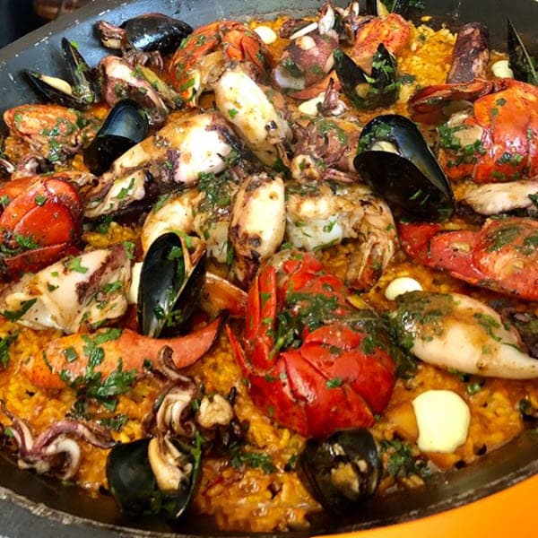 "En Del Mar de Fabio Trabocchi con un toque español. Mía ya comenzó sus clases y nos extraña mucho", finalizó en la red social.