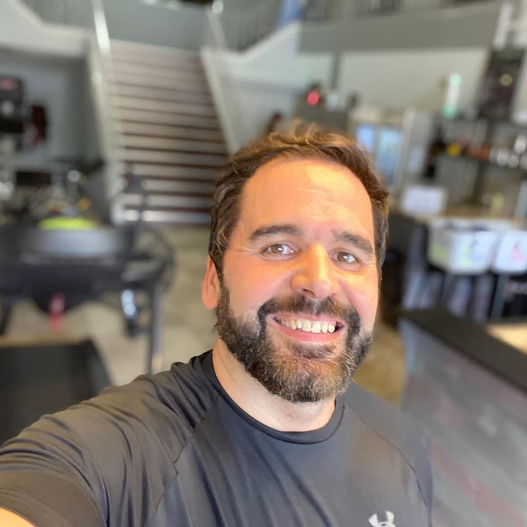 Nuestro Albert siguió enfocado hacia su meta de tener un estilo de vida más sano, y nos compartió esta imagen tomada en el marco de su rutina de ejercicio.