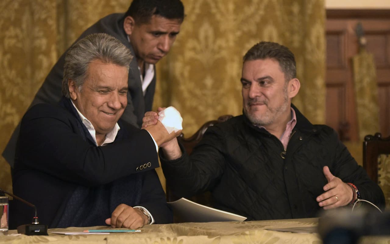 Los ecuatorianos apoyan en consulta popular la 'muerte civil' para los corruptos