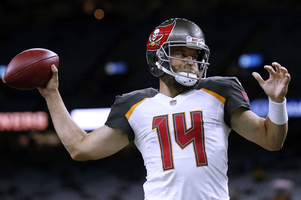 1)
<b>Ryan Fitzpatrick</b>. Supliendo la suspensión de Jameis Winston completó 21 de 28 envíos para 417 yardas y cuatro enviós de touchdown, guiando a Tampa a una asombroso triunfo de 48-40 sobre los Saints.