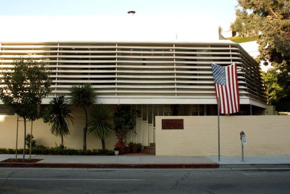 El Departamento del Sheriff de Riverside dice que nunca ha recibido ni un solo informe de abusos por parte de cualquier persona en Gold Base. "Aunque los miembros de la Sea Org vivían dentro de un recinto de alta seguridad en un escondite del desierto, rodeado de vallas y sensores de alta tecnología", afirma Wright, "la mayoría de ellos no fueron realmente retenidos contra su voluntad. Por el contrario, era su voluntad que los sostenía”.