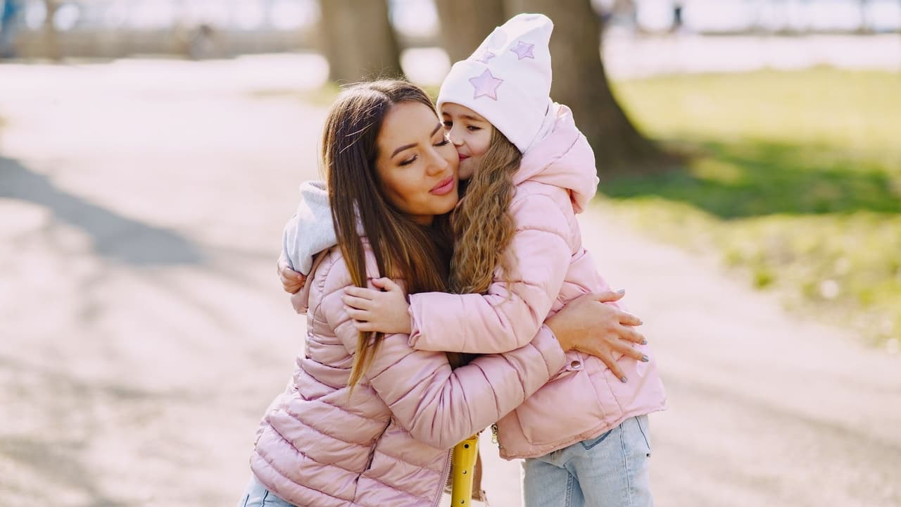 “Un reto es criar sola a los hijos,llevarlos a la escuela, recogerlos,llevarlos al doctor, trabajar y cocinar. Nosotras somos únicas y por eso Dios nos bendice ya que somos guerreras y luchadoras. Al final nuestras bendiciones serán mejores porque vieron y vivieron el sacrificio de la persona que siempre estuvo ahí”, escribió Yocelyn Díaz.