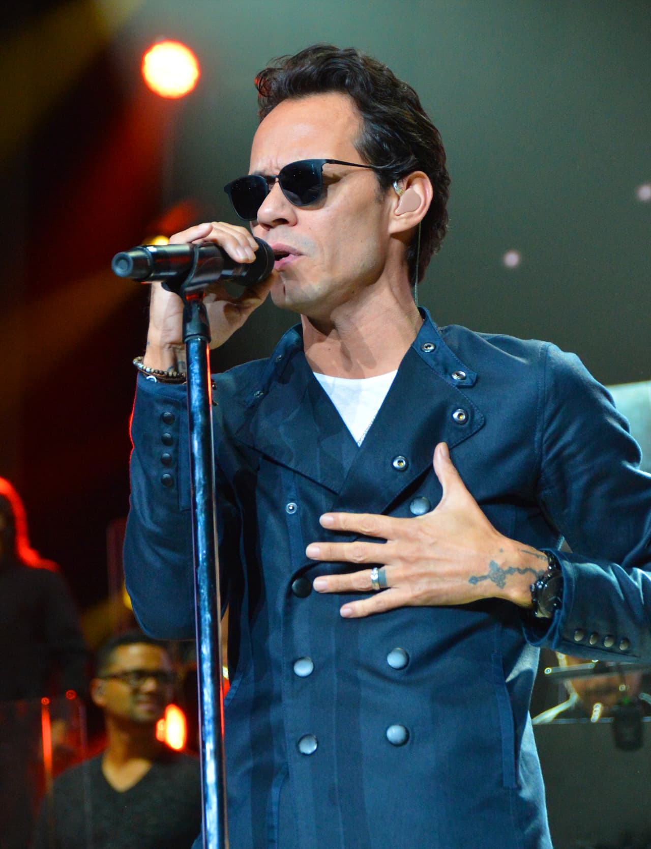 Las fechas que siguen en su gira en solitario con el 18 de octubre (McAllen, Texas) y el 7 de diciembre (Lima, Perú).