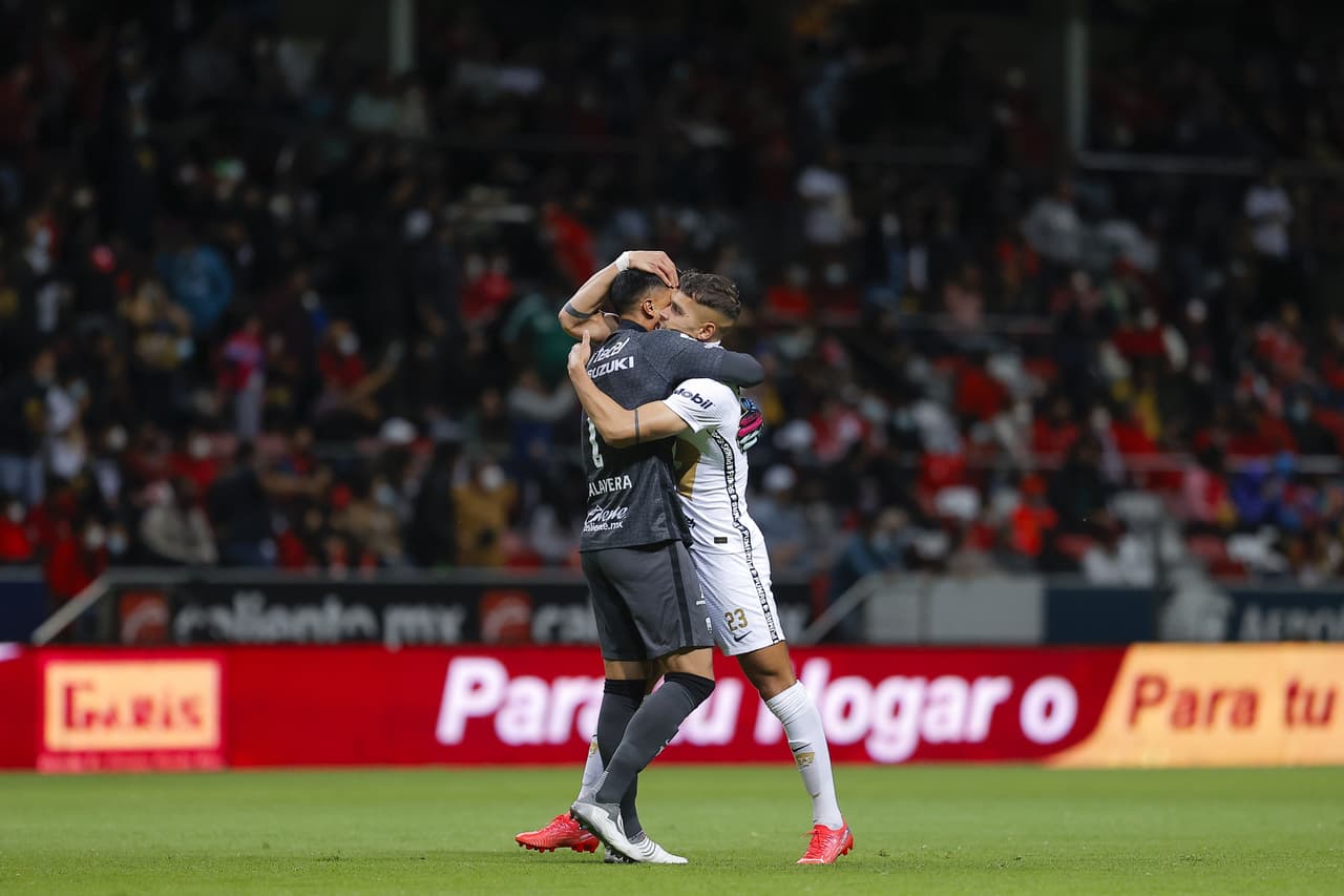 Talvera y Freire celebraron juntos el tanto de Dinenno.