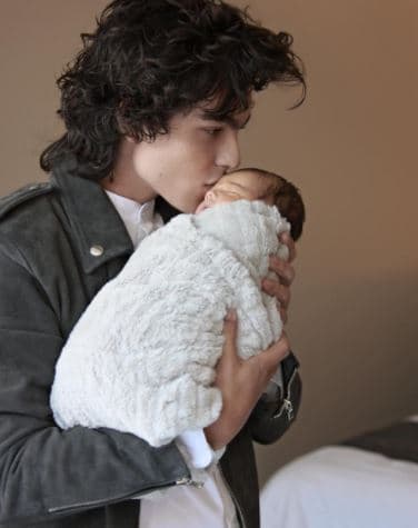 Sergio Mayer Mori se convirtió en padre de una niña el 21 de noviembre de 2016 , cuando tenía 18 años.