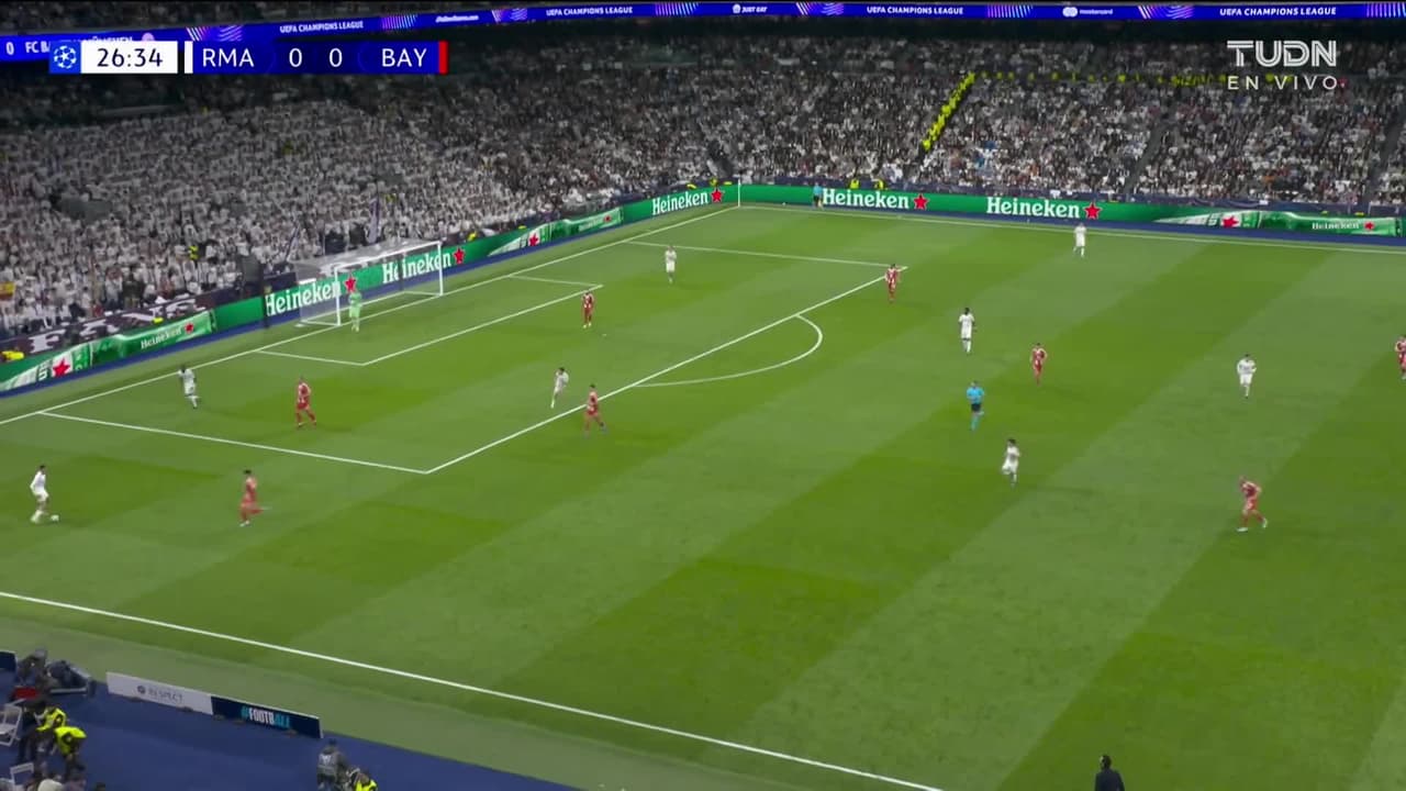 ¡TIRO ATAJADO! disparo por Serge Gnabry.