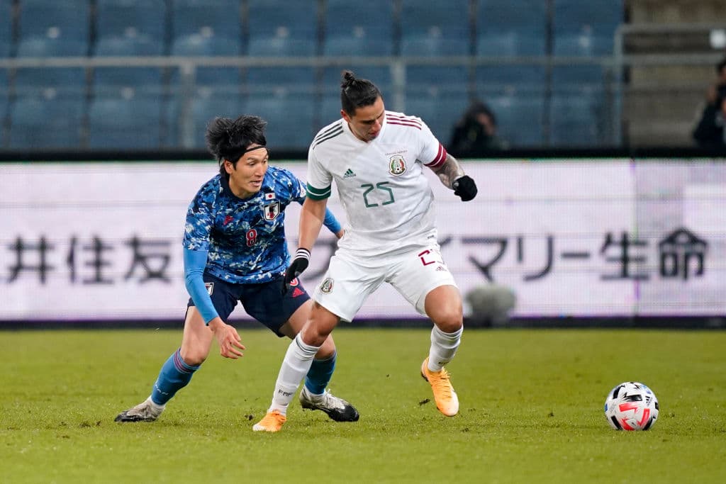 Japón ve la derrota ante México 0-2 en partido amistoso. El equipo mexicano se levantó en la segunda mitad y anotó el par de goles. El primer tanto cayó al minuto 63 por parte de Raúl Jiménez y, minutos después, el 'Chucky' Lozano descontaba el segundo gol para la escuadra tricolor.