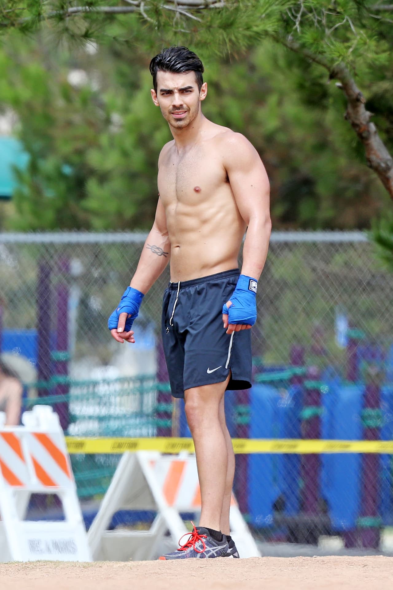 Pero aprovechó para presumir sus músculos. ¡Ufff!