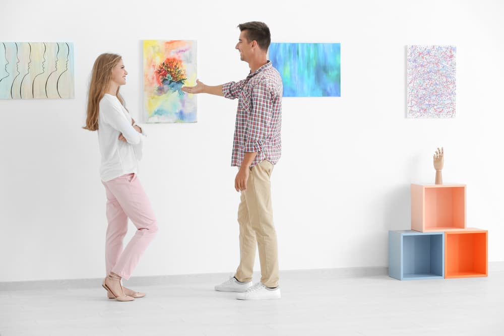 ¿Estás soltero o soltera? Este será el tiempo de las citas imprevisibles, al mejor estilo acuariano. Un conocido te invita a un concierto, al cine, a una actividad cultural y descubres facetas de su personalidad que te atraen fuertemente. Cuando se despiden consideras la posibilidad de explorar con más profundidad esa amistad.