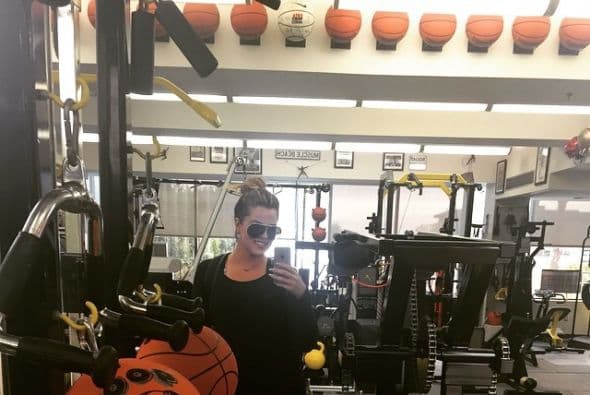 Como si acudir por las mañanas no fuera poco, la Kardashian confesó que no puede evitar visitarlo por las noches.