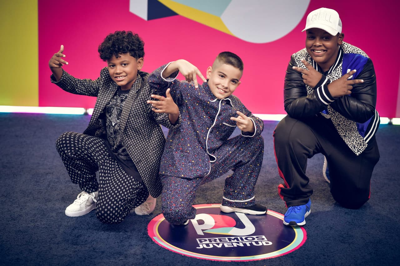 La demostración de que el estilo no es cuestión de edad fueron estos tres chicos que se unieron a J Balvin y Zion y Lennox en el escenario con su nuevo sencillo "No es justo".