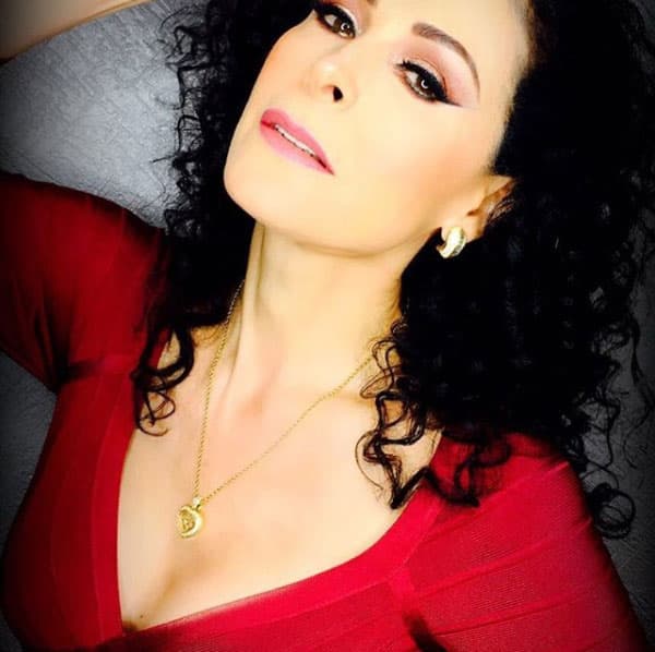 A Lourdes Munguía le gusta lucir bien, por eso mantiene una figura torneda aunque ya tiene 57 años.