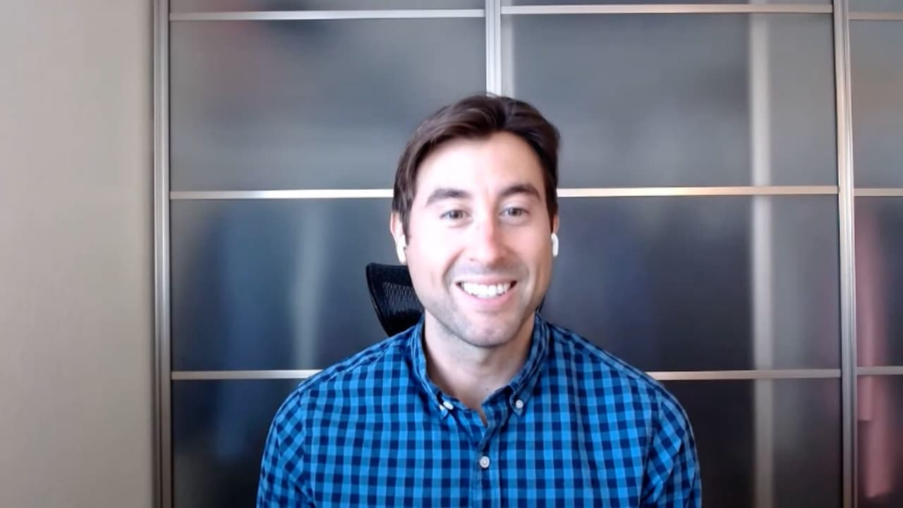 Emprendedor hispano busca cambiar el modo como se hacen envíos al exterior