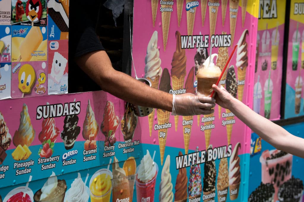 Las consecutivas olas de calor que está sufriendo California desde que comenzó el verano llegan mucho antes de lo habitual, dijo a 
<i>The New York Times</i> Brian Ferguson, subdirector de comunicaciones de crisis de la Oficina de Servicios de Emergencia de California. "Creemos que California está experimentando claramente los impactos de un medio ambiente cambiante”, declaró.