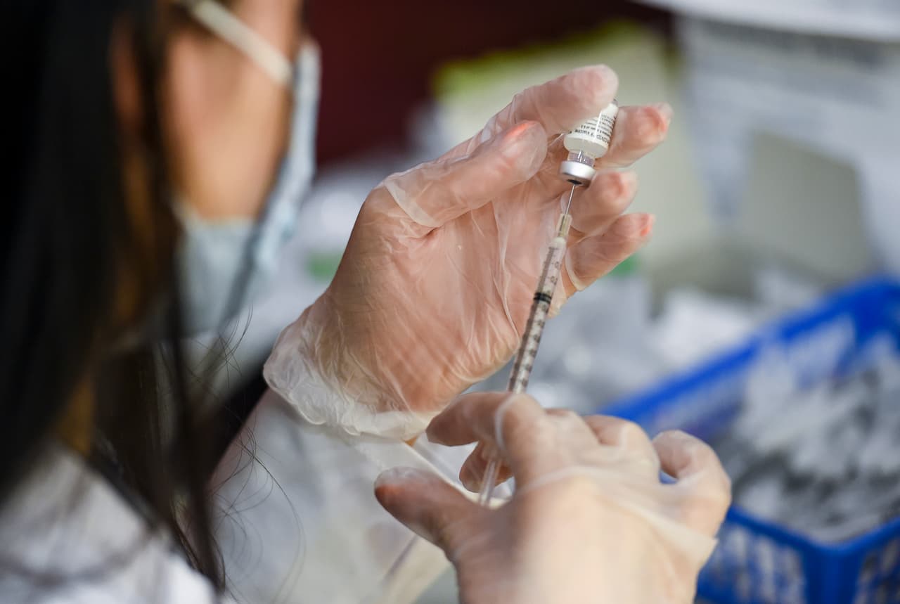 Nueva York suspende "inmediatamente" el uso de la vacuna de Johnson & Johnson