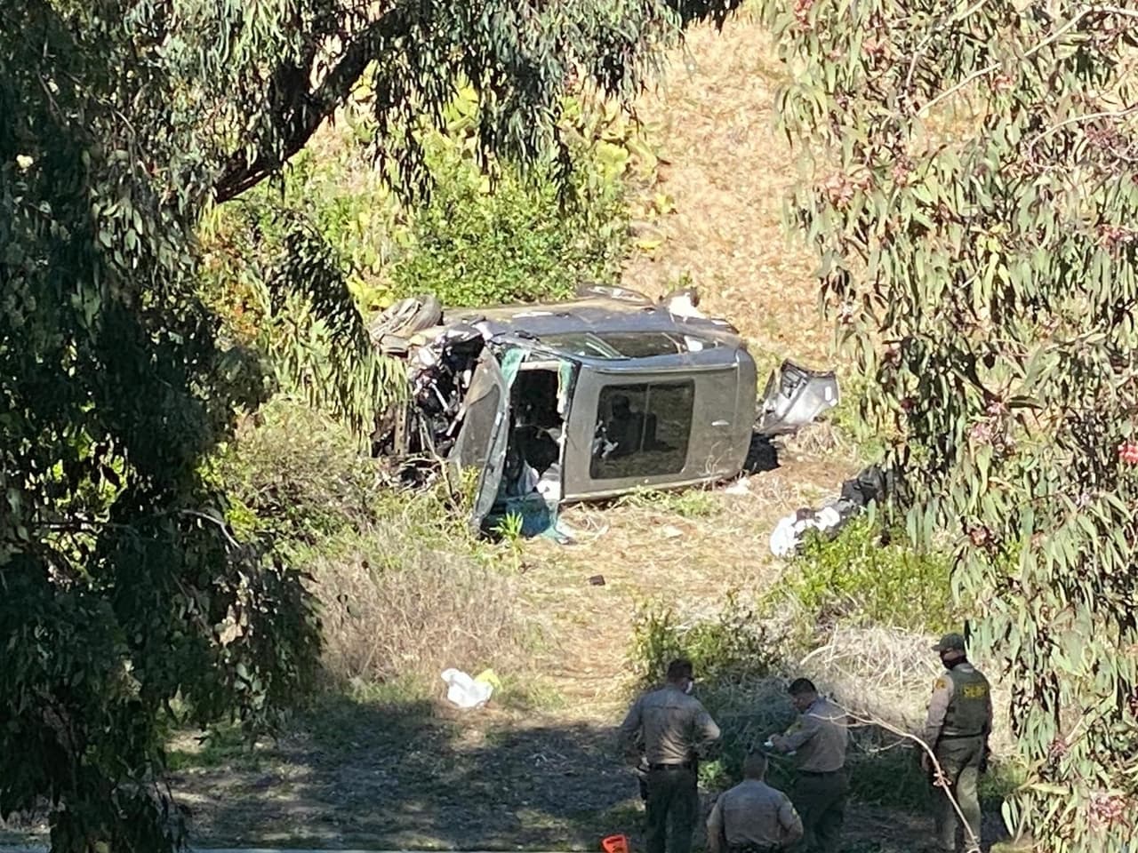 Algunas partes de la camioneta quedaron esparcidas por la zona.