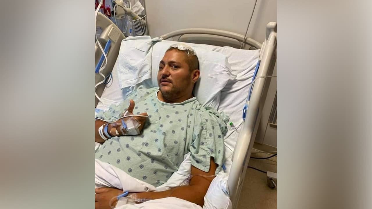 El agente que acompañó a French en el incidente, Carlos Yañez, se encuentra gravemente herido en el hospital. "
<b>Carlos sufrió <a href="https://www.univision.com/local/chicago-wgbo/prohiben-difundir-audiovisuales-del-asesinato-de-la-oficial-ella-french">múltiples heridas</a> de bala en el ojo, el cerebro y el hombro, todo lo cual causó una discapacidad potencialmente permanente", describen los allegados del oficial. </b>