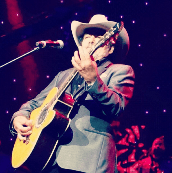 Uno de los amores más sonados de Joan Sebastian fue el que sostuvo con Maribel Guardia, actriz y cantante costarricense nacionalizada mexicana.