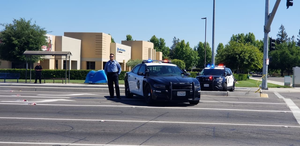 Motociclista pierde la vida tras chocar con un árbol al noreste de Fresno 