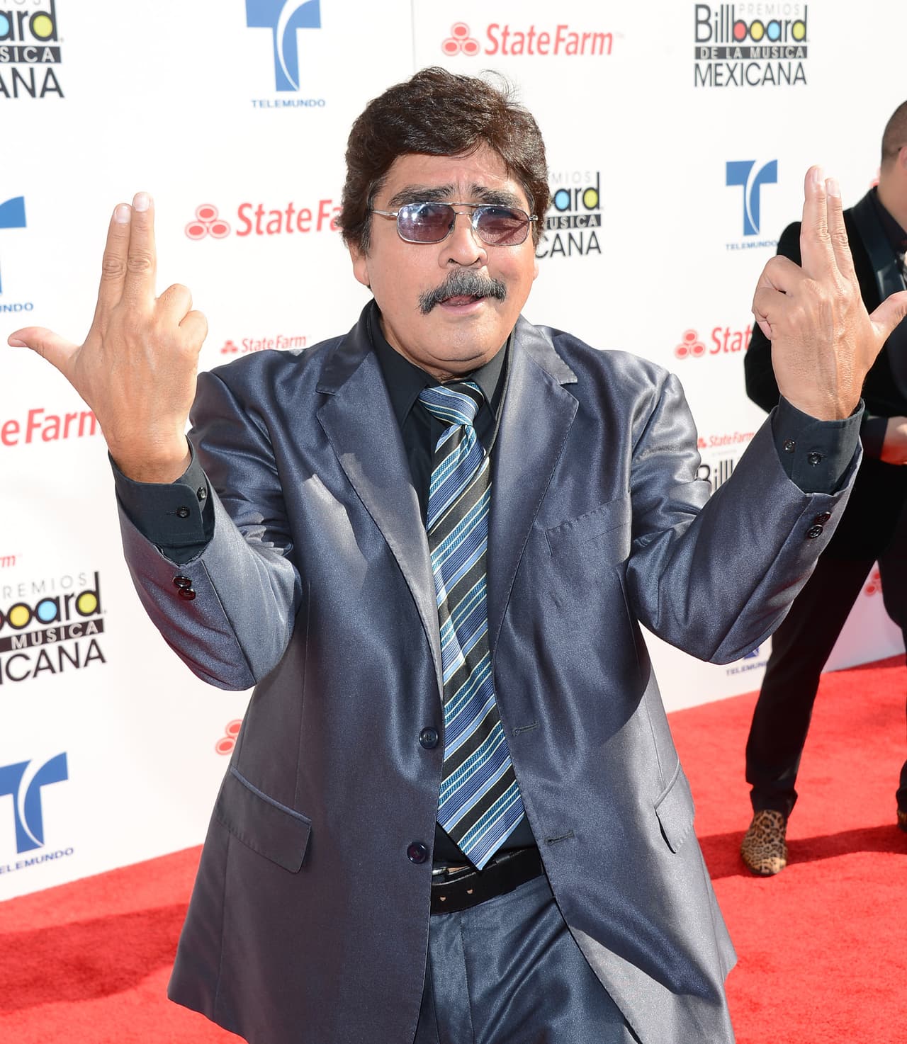 En la década de los 80s empezó a hacerse un nombre gracias a su acordeón y su música tropical.