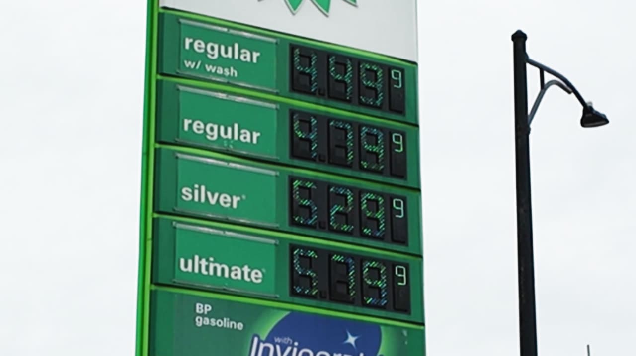 Precio de la gasolina sigue subiendo en Illinois: por qué ocurre y cómo ahorrar en tu vehículo