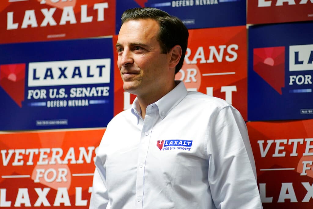 Adam Laxalt, candidato republicano apoyado por Trump que ganó la primaria republicana en Nevada.