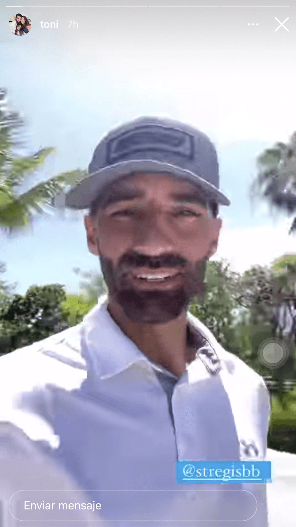 Un día antes, Toni Costa se dejó ver y reapareció muy contento tras el anuncio de su separación.