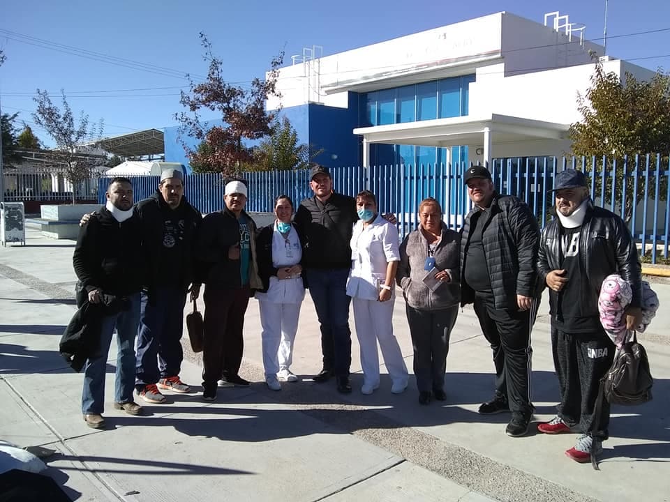 Luego de ser atendidos, los músicos agradecieron la ayuda que recibieron de parte de los paramédicos, personal del hospital comunitario de San Felipe Guanajuato, entre otras personas y posaron con los médicos y enfermeras.
<br>