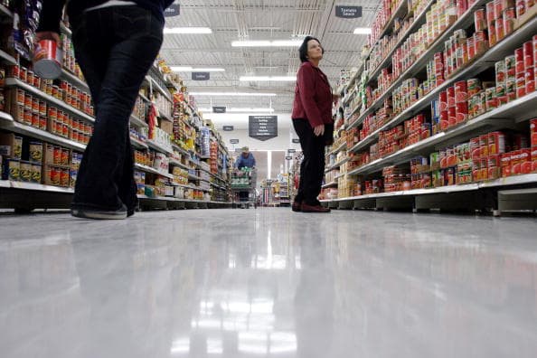 Relleno de gran valor (paquete de 6 onzas).
<br>
<br>Salsa de arándanos de gran valor (lata de 14 onzas).
<br>
<br>Judías verdes congeladas Great Value (bolsa de 12 onzas).
<br>
<br>Las personas que deseen obtener el reembolso deben descargar la
<a href="https://home.ibotta.com/thanksgiving/" target="_blank">aplicación Ibotta</a> o la extensión del navegador web de Ibotta. Luego debe escanear el recibo.