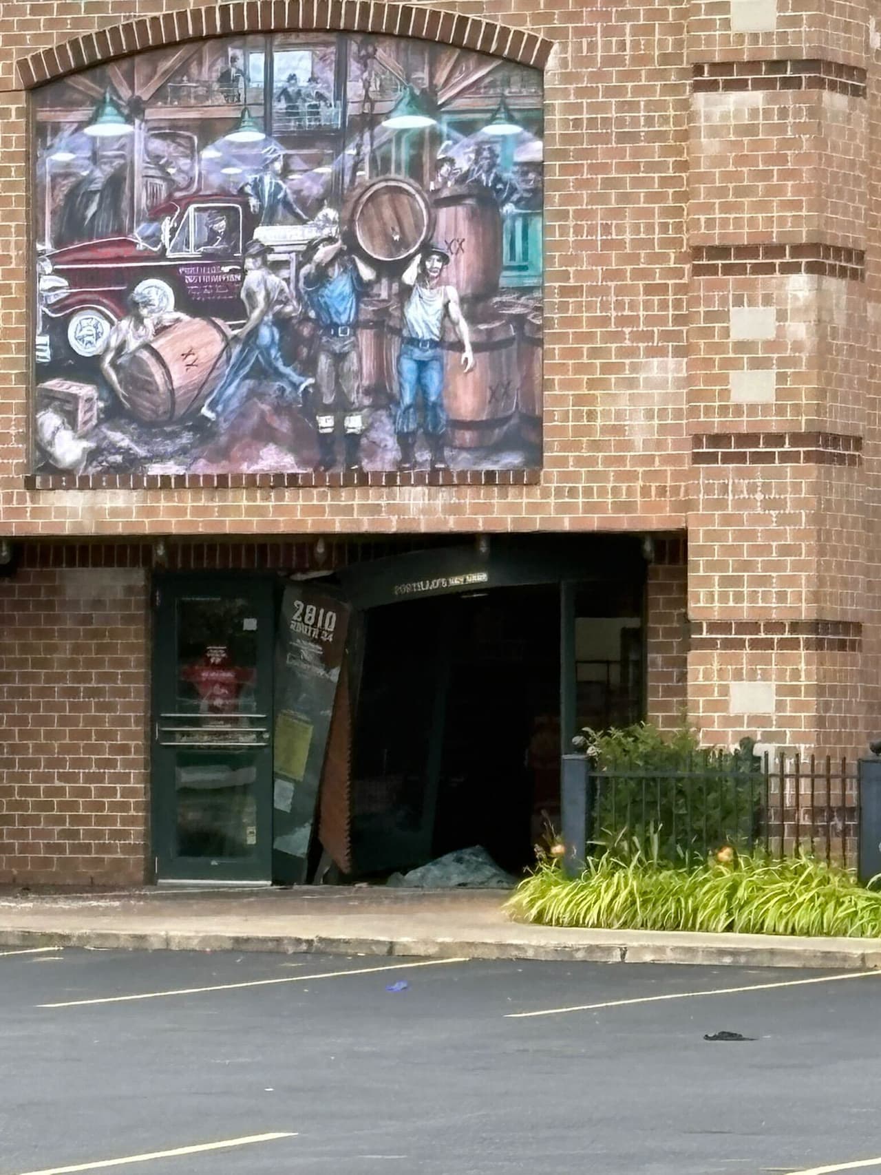 Además, Bastin, expresó sus condolencias a las familias.
<br>
<br>“Entendemos lo difícil y emotivo que es este incidente para todos los involucrados, incluidas las familias, nuestra comunidad y los equipos de emergencia que respondieron. En nombre de la policía y los bomberos, ofrecemos nuestras más sinceras condolencias a la familia del menor fallecido”, declaró Bastin.
<br>