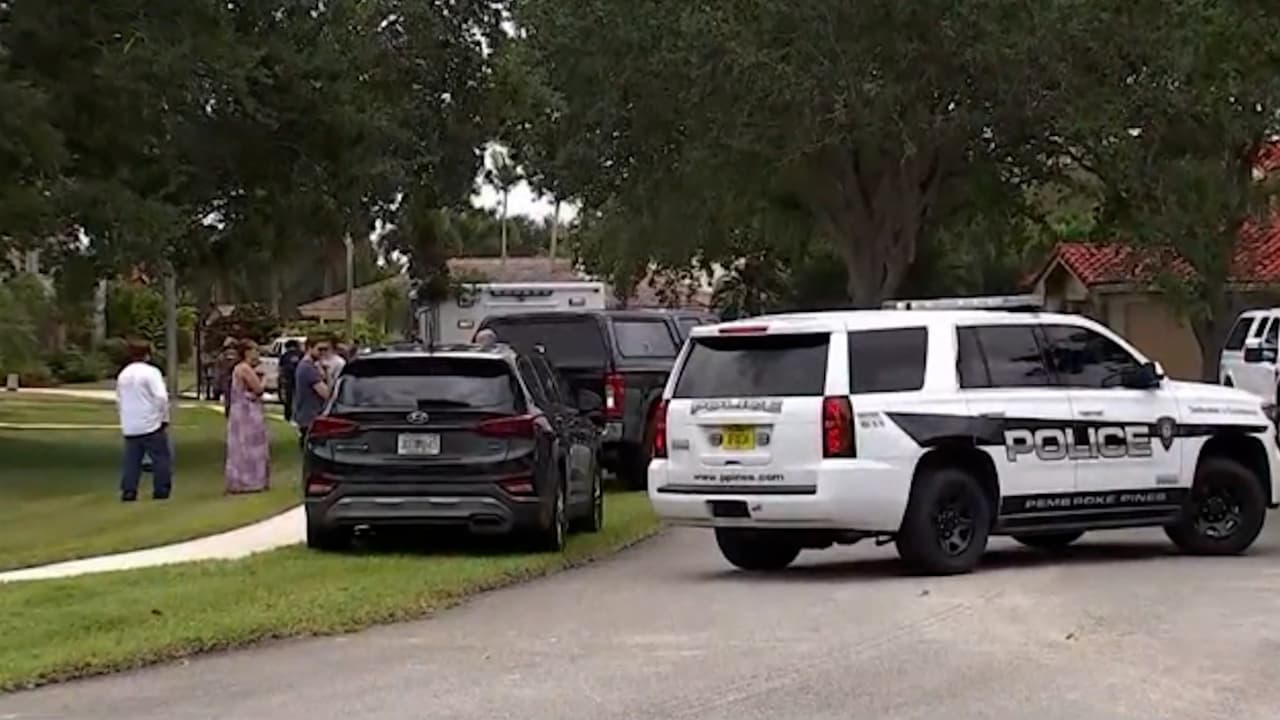 Policías retiran granadas de una vivienda de Pembroke Pines; la zona fue evacuada por precaución 