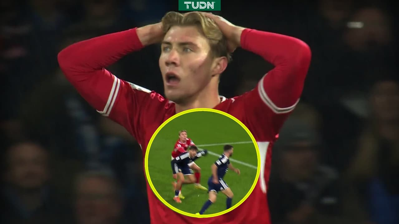 ¿Falta? Polémico gol anulado a Højlund para Dinamarca