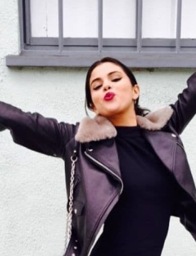 Una fuente dijo a la revista OK! que la cantante de 'Love Song' está harta de ser conocida en el medio como 'La ex de Justin Bieber', y ahora busca abrirse paso a como de lugar.