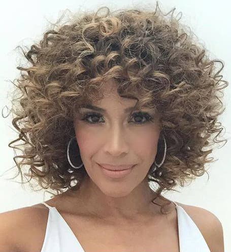 Karla Martínez: "Algún tiempo atrás... #70's #TBTPJ @premiosjuventud @bbellabymillie #esmicabello". (Julio 14, 2016)