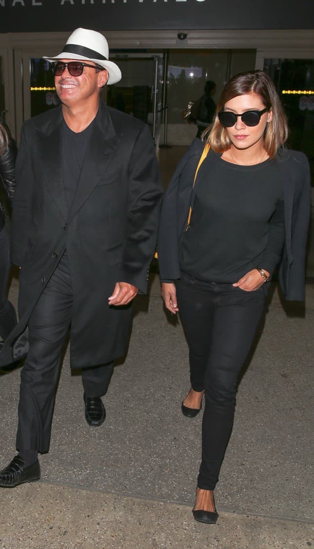 Esto ocurrió dos años después de que 
<b><a href="https://www.univision.com/famosos/luis-miguel-y-michelle-salas-como-fue-reencuentro-vida-real" target="_blank">Luis Miguel mandara contactar a su hija</a></b>, mediante Alejandro Asensi, para hacerle el estudio de ADN que demostrara que era su hija.