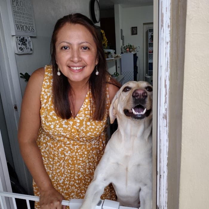 "Esta es Bella, mi labrador retriever, siempre alegre": Edith Aguilera.