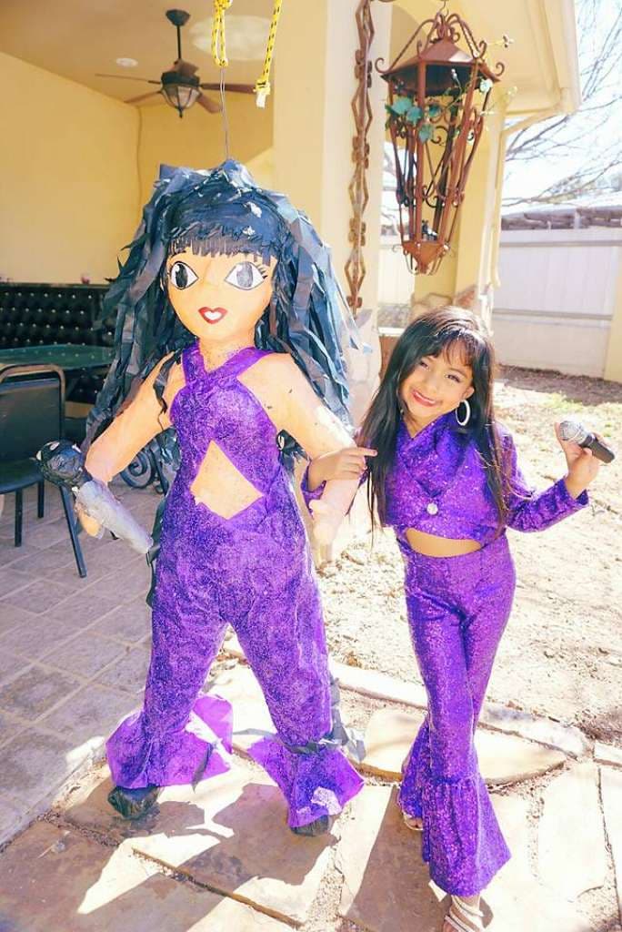 Ninguna de las niñas invitadas querían arruinar la piñata.