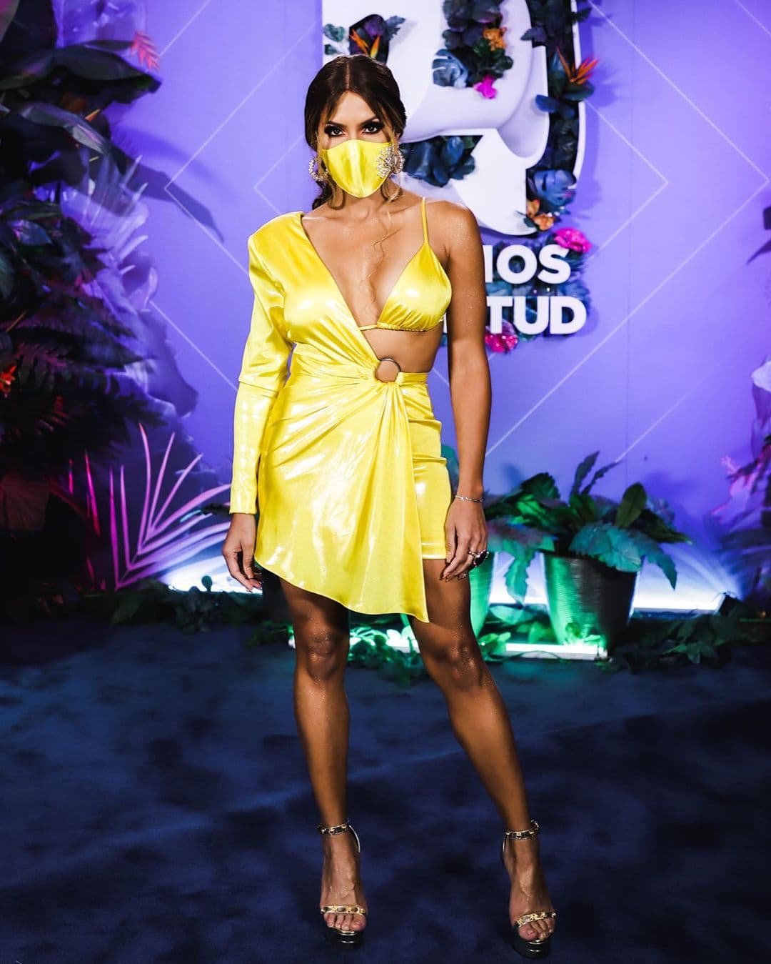 Francisca Lachapel tuvo una exitosa noche como 'host' principal de Premios Juventud. Como era de esperarse, con su carisma y estilo triunfó en la gran fiesta del verano. A continuación, te contamos todo sobre los cinco looks con los que sorprendió en la pemiación del pasado jueves 13 de agosto.
