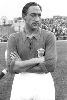 <b>Isidro Lángara</b>: El español anotó 27 goles en su primer temporada, 38 en la segunda y un año después 40. En las temporadas 1943-1944 y 1945-1946 se coronó como campeón de goleo. Además obtuvo un título de Liga y otro de Copa con el Real Club España en las temporadas 1944 y1945.