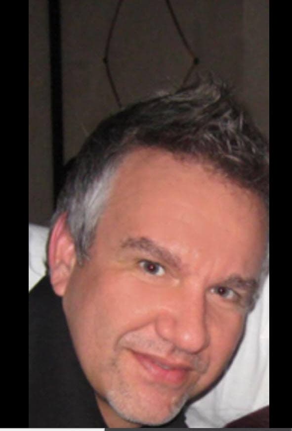 Amadeo tenía a su cargo la dirección de Estefan Enterprises, una compañía de entretenimiento multimedia creada por Emilio y Gloria Estefan.
<br>