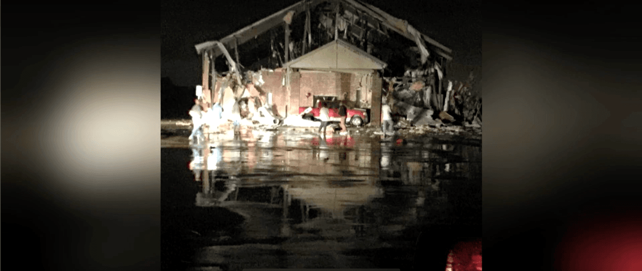 El Servicio Nacional Meteorológico advierte que aunque estar en un auto durante un tornado no es seguro, hay maneras de reducir el riesgo.